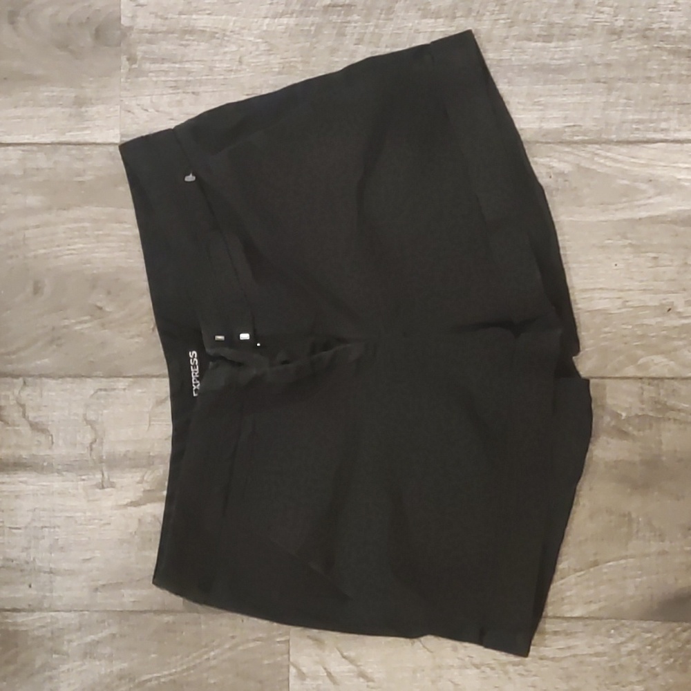 Express comfortable stretch pocketed and hemmed women's shorts